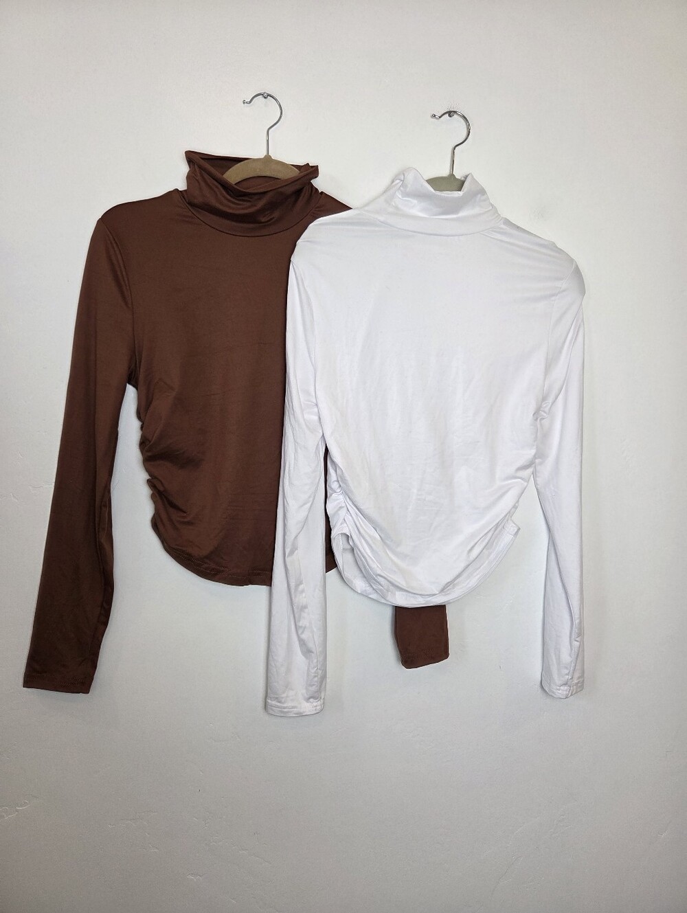 Bundle Of Two Turtleneck Rollneck Tops Ruched Hips Brown White Long Sleeve M